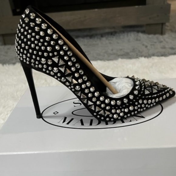 Steve Madden Shoes - Steve Madden Black Verve Studded Pumps
